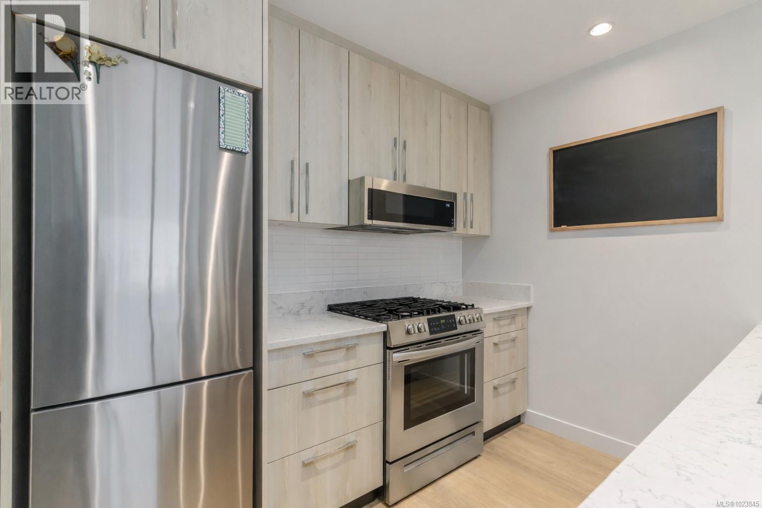 302 9864 Fourth St, Sidney, British Columbia V8L 2Z4 - Photo 6 - 1023845