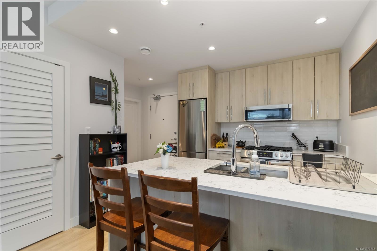 302 9864 Fourth St, Sidney, British Columbia V8L 2Z4 - Photo 9 - 1023845