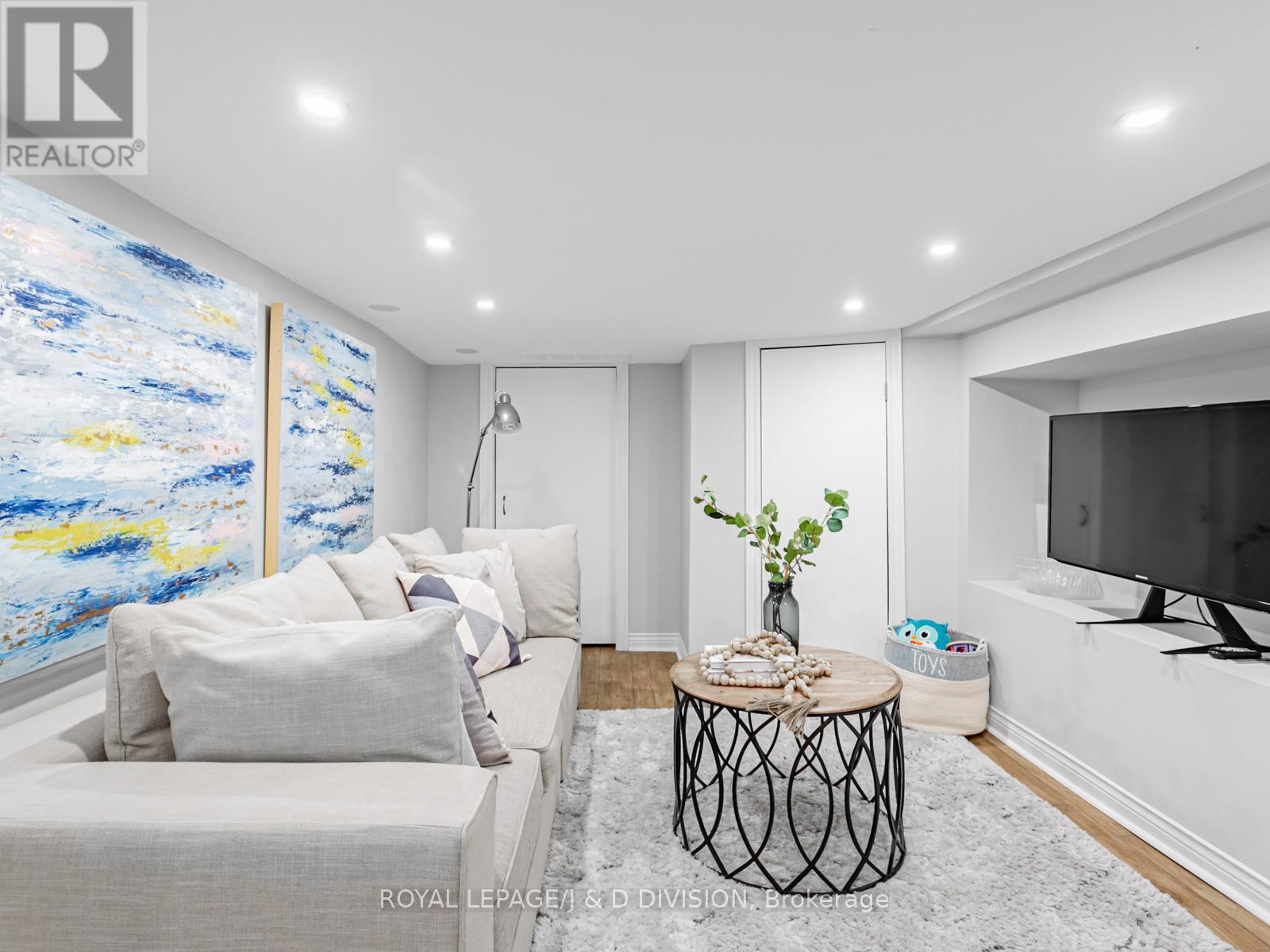 329 Indian Road Crescent, Toronto, Ontario  M6P 2G9 - Photo 19 - W12717044