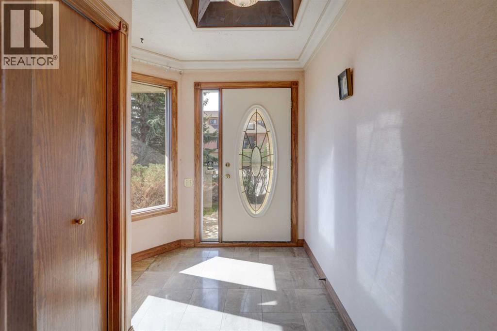 76 Edgeland Road Nw, Calgary, Alberta  T3A 2Y4 - Photo 3 - A2271671