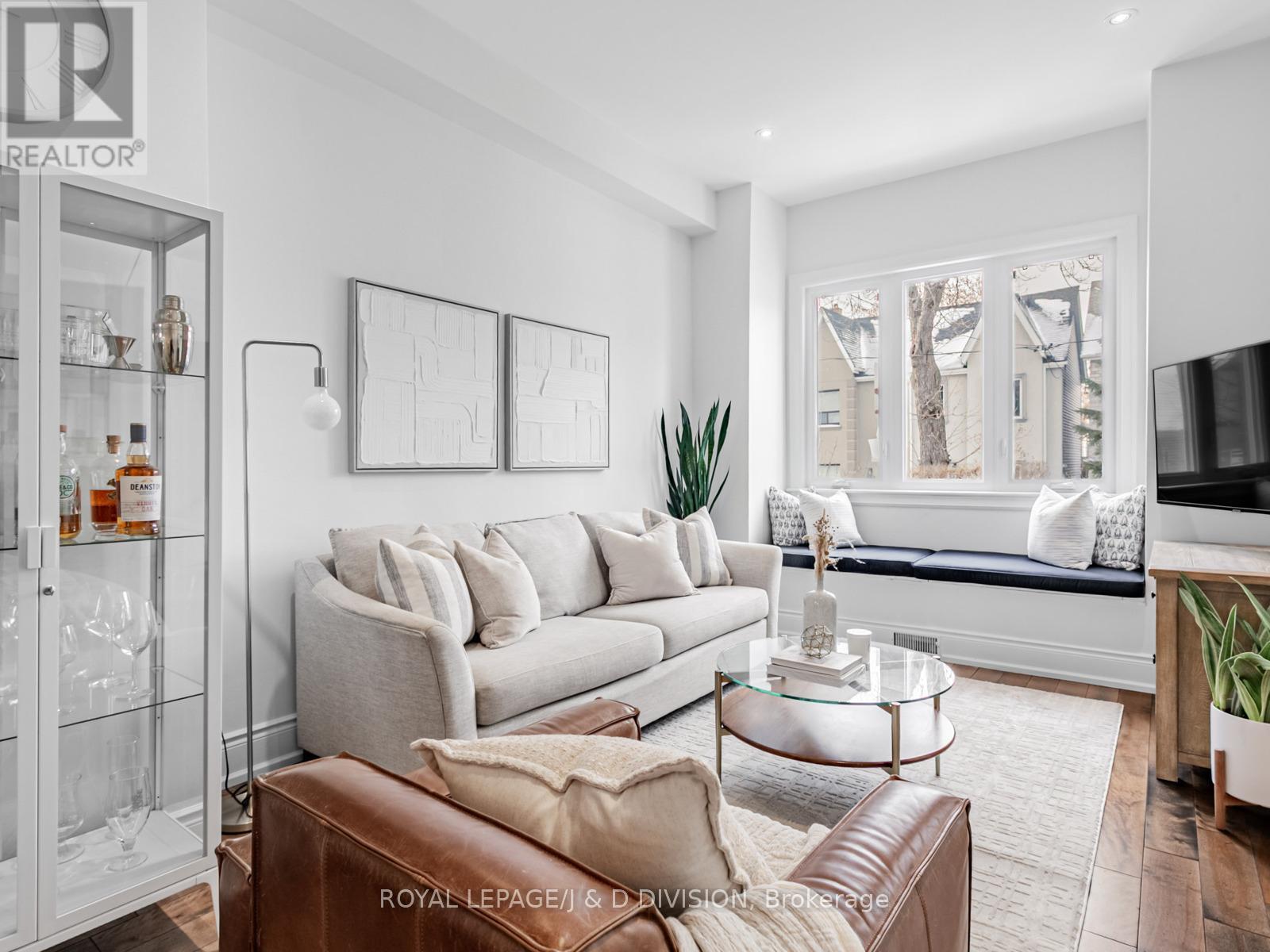 329 Indian Road Crescent, Toronto, Ontario  M6P 2G9 - Photo 3 - W12717044