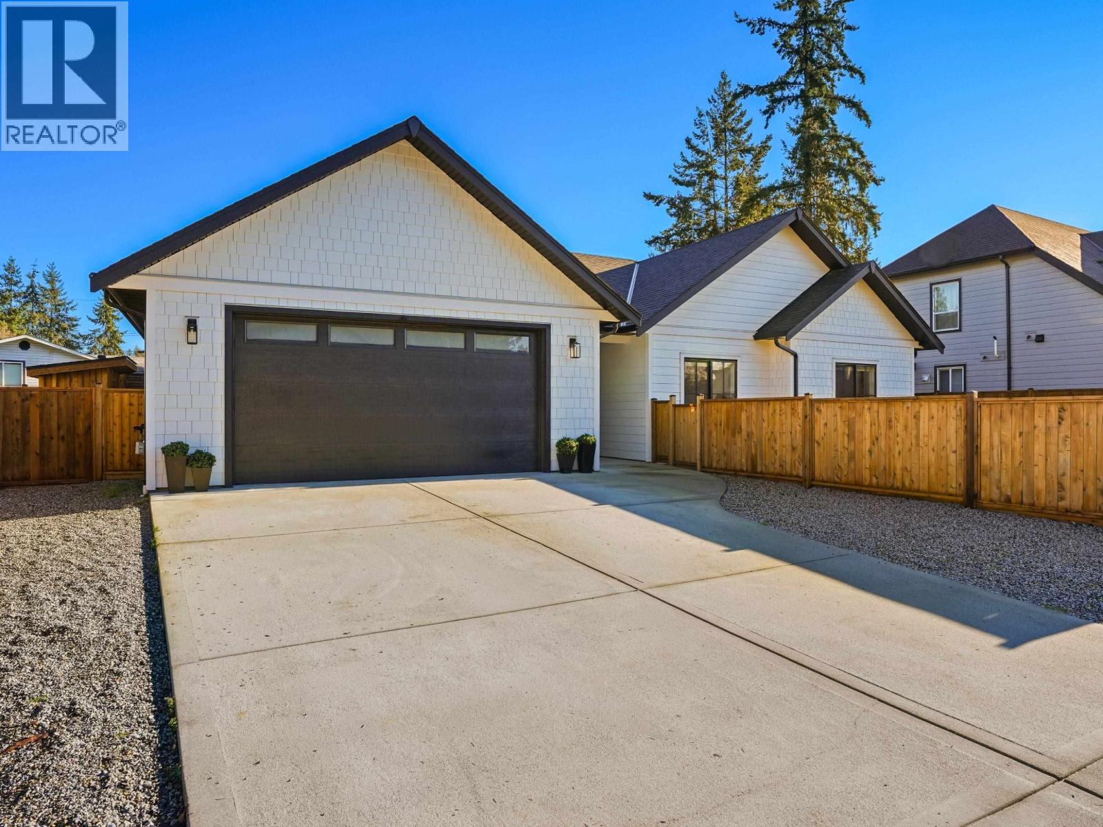 510 Jordan Way, Gibsons, British Columbia  V0N 1V5 - Photo 1 - R3081780