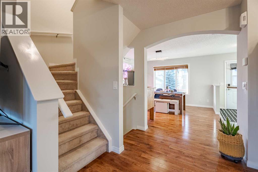 42 Bridlecrest Gardens Sw, Calgary, Alberta  T2Y 4Y4 - Photo 9 - A2278786