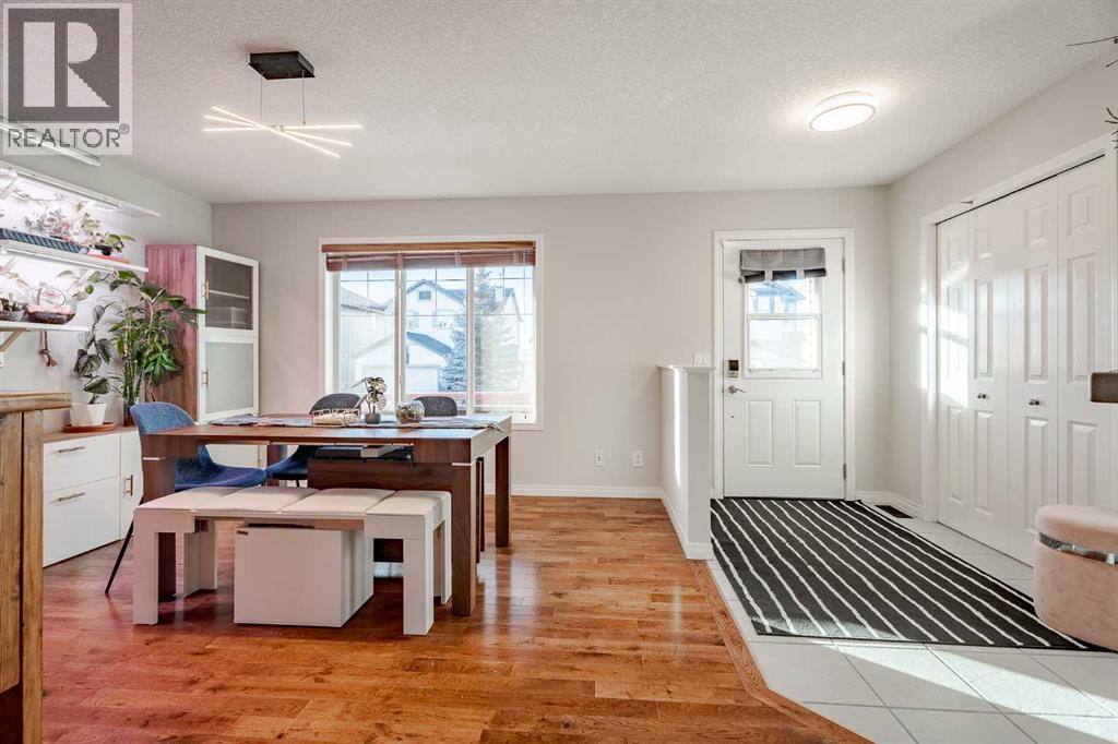 42 Bridlecrest Gardens Sw, Calgary, Alberta  T2Y 4Y4 - Photo 2 - A2278786