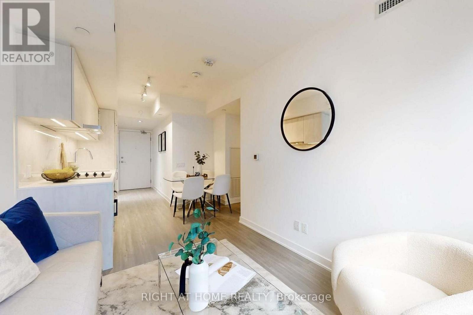 1801 - 8 Wellesley Street W, Toronto, Ontario  M4Y 0J5 - Photo 2 - C12717072