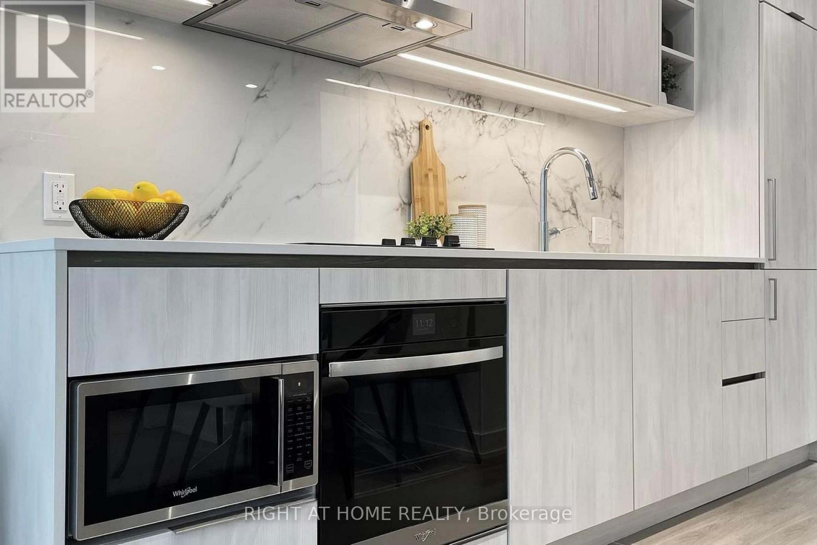 1801 - 8 Wellesley Street W, Toronto, Ontario  M4Y 0J5 - Photo 4 - C12717072