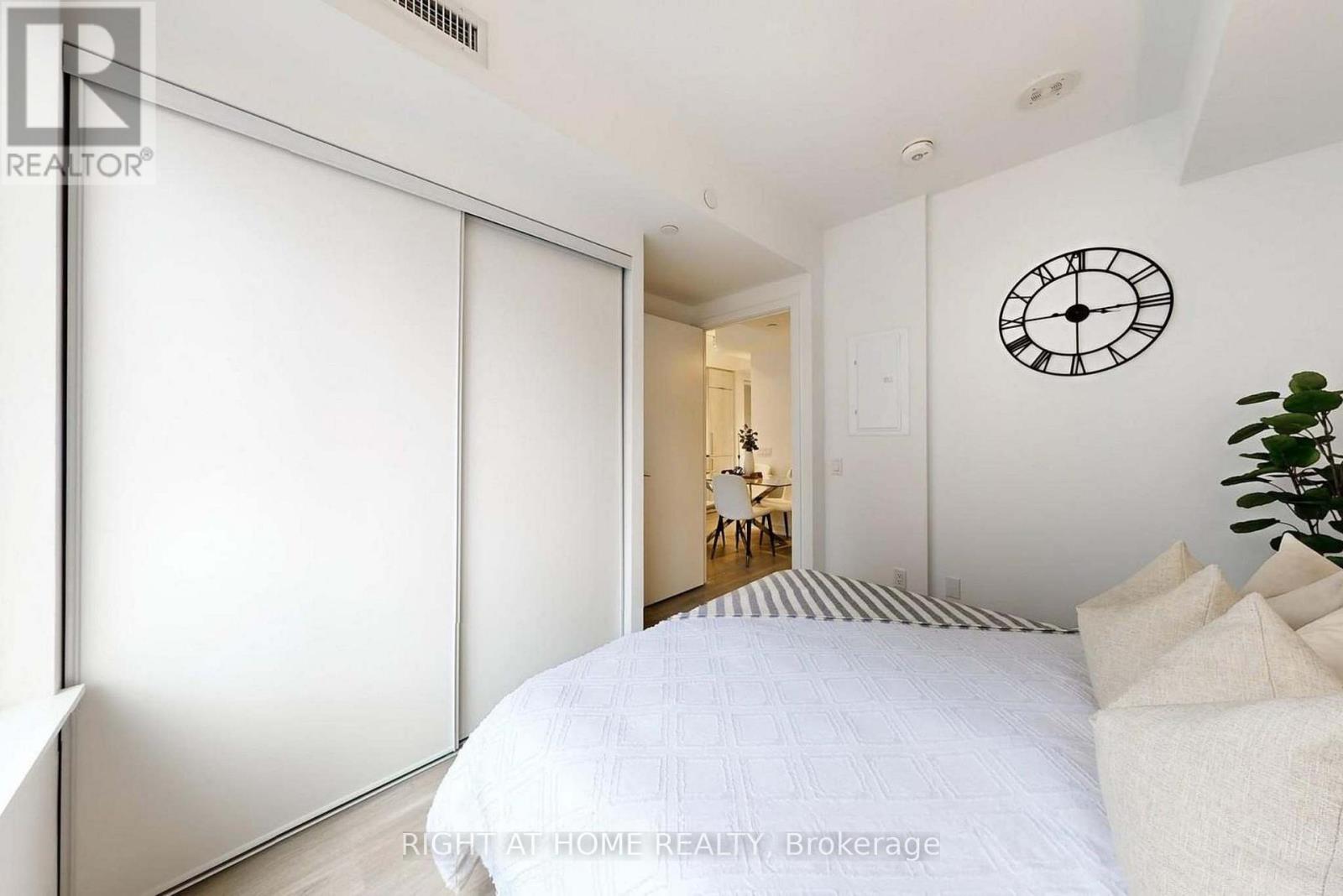 1801 - 8 Wellesley Street W, Toronto, Ontario  M4Y 0J5 - Photo 7 - C12717072