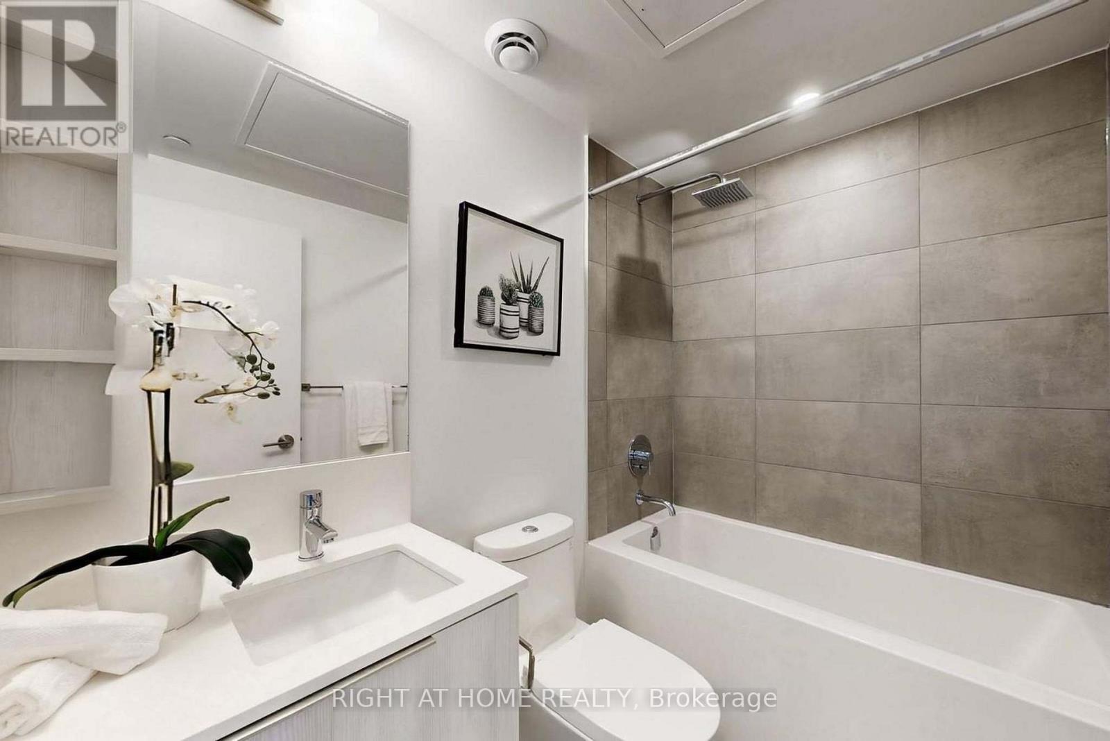 1801 - 8 Wellesley Street W, Toronto, Ontario  M4Y 0J5 - Photo 8 - C12717072