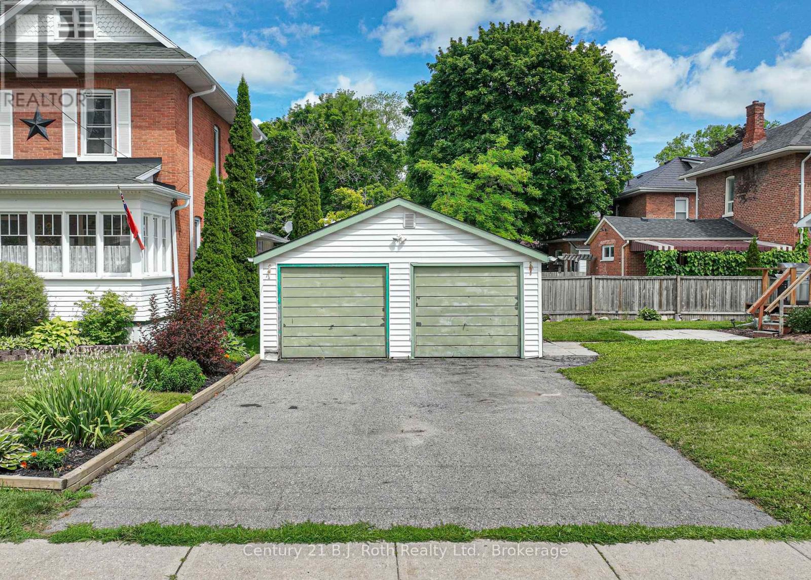 33 Sussex Street S, Kawartha Lakes, Ontario K9V 3E7 - Photo 12 - X12479495