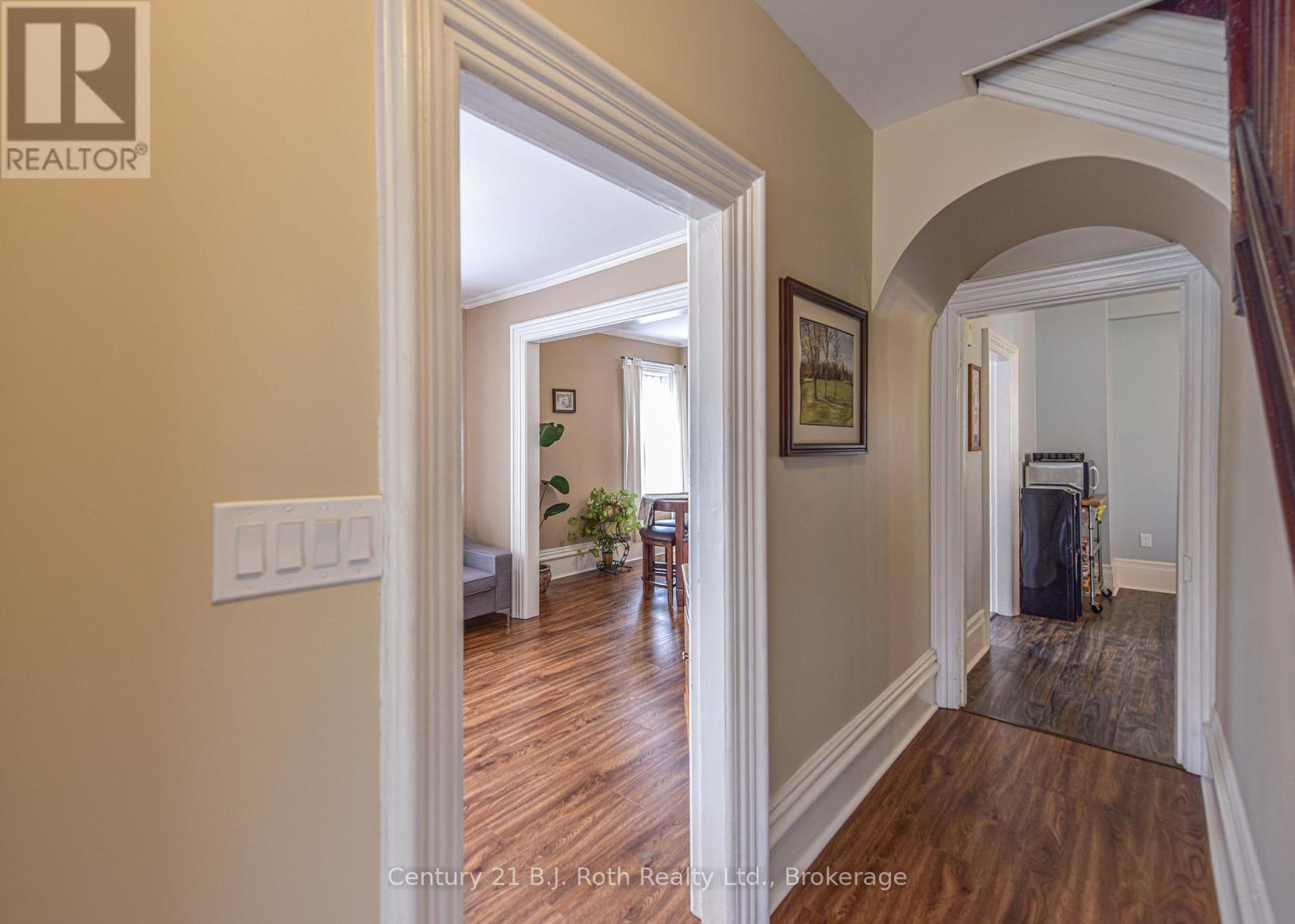 33 Sussex Street S, Kawartha Lakes, Ontario K9V 3E7 - Photo 27 - X12479495