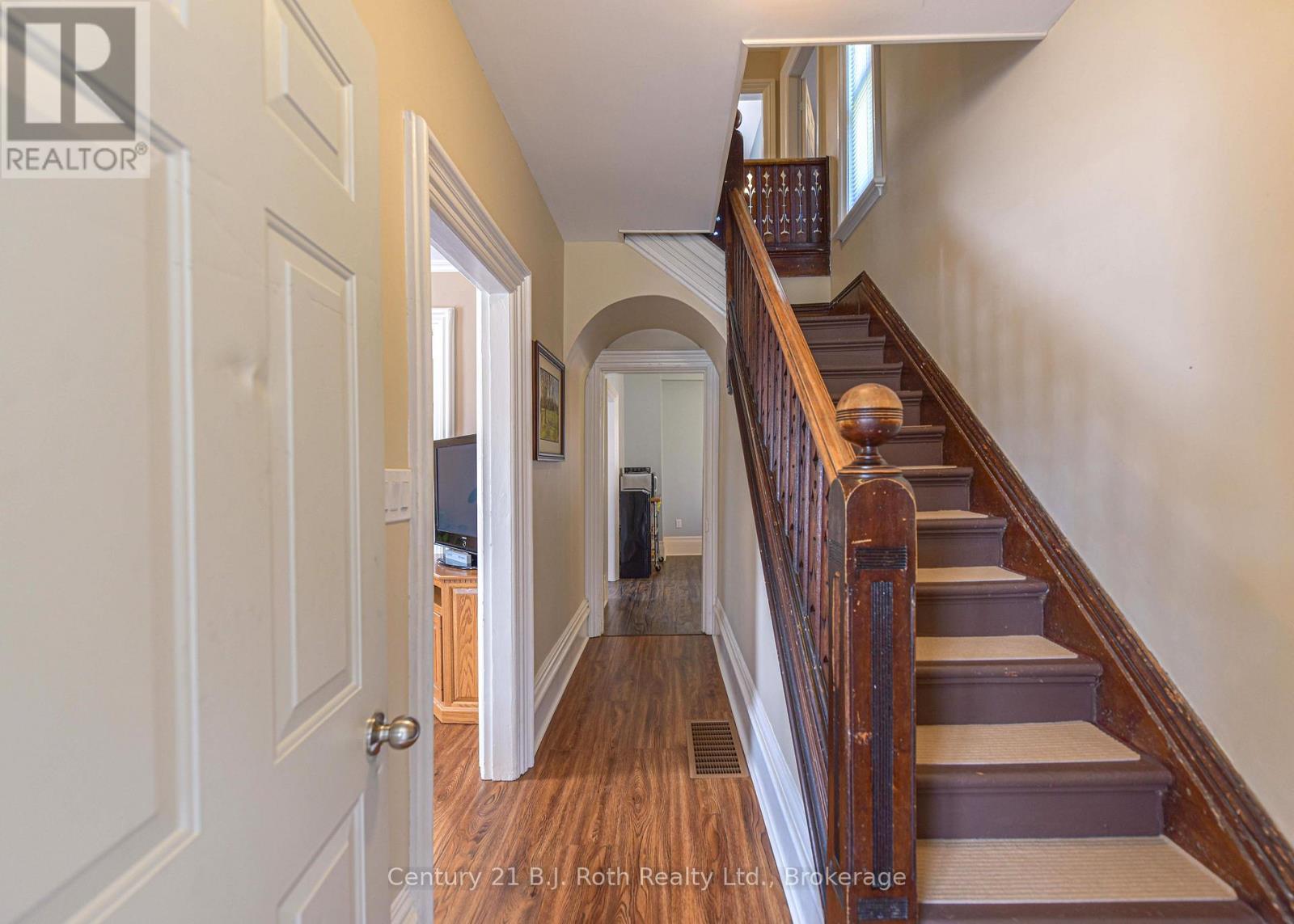 33 Sussex Street S, Kawartha Lakes, Ontario K9V 3E7 - Photo 26 - X12479495