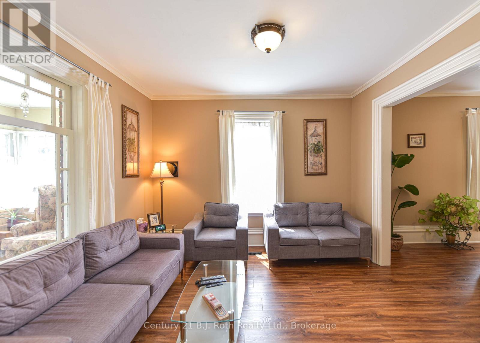 33 Sussex Street S, Kawartha Lakes, Ontario K9V 3E7 - Photo 28 - X12479495