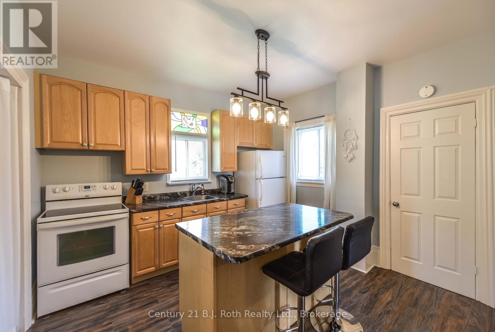 33 Sussex Street S, Kawartha Lakes, Ontario K9V 3E7 - Photo 34 - X12479495