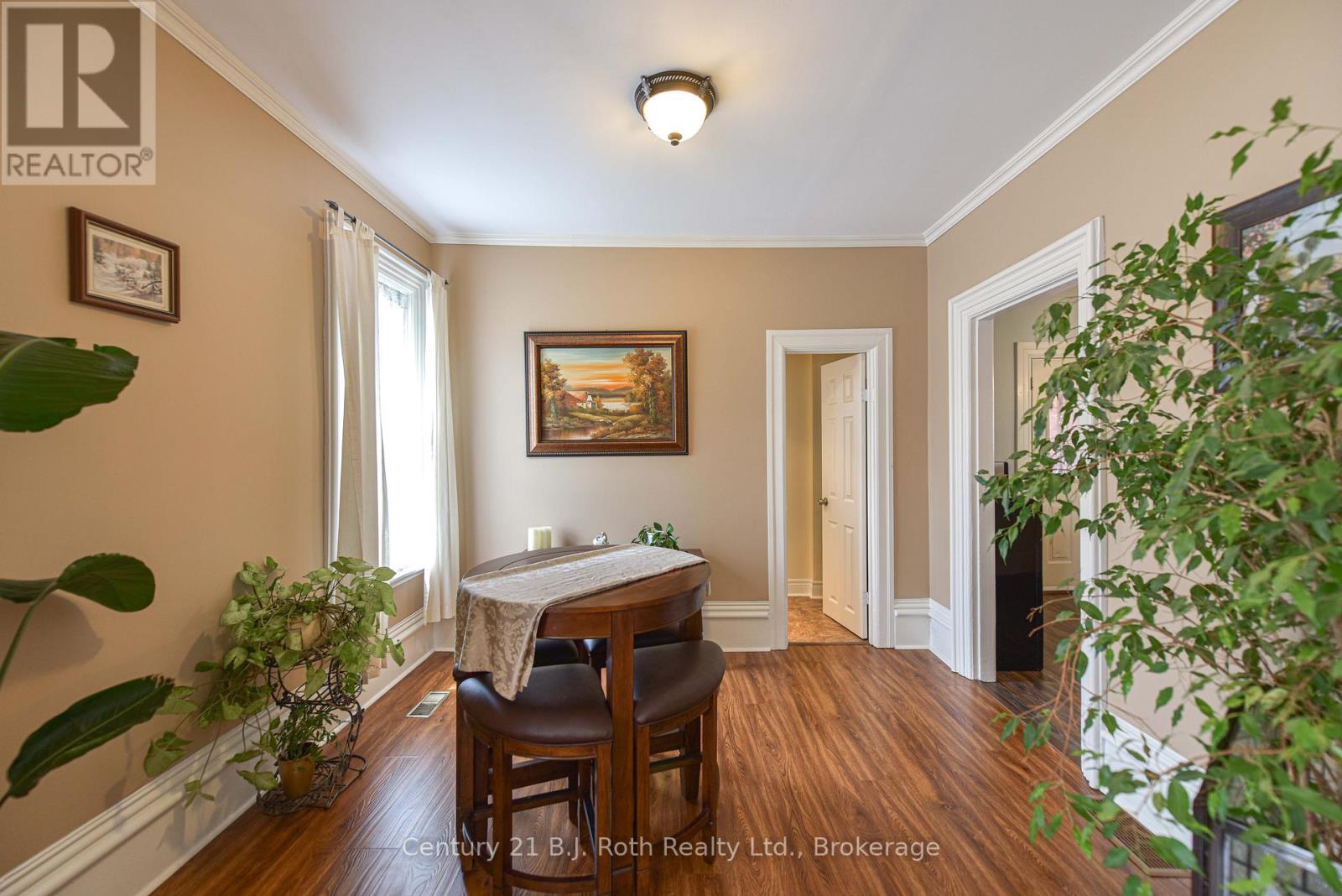 33 Sussex Street S, Kawartha Lakes, Ontario K9V 3E7 - Photo 31 - X12479495