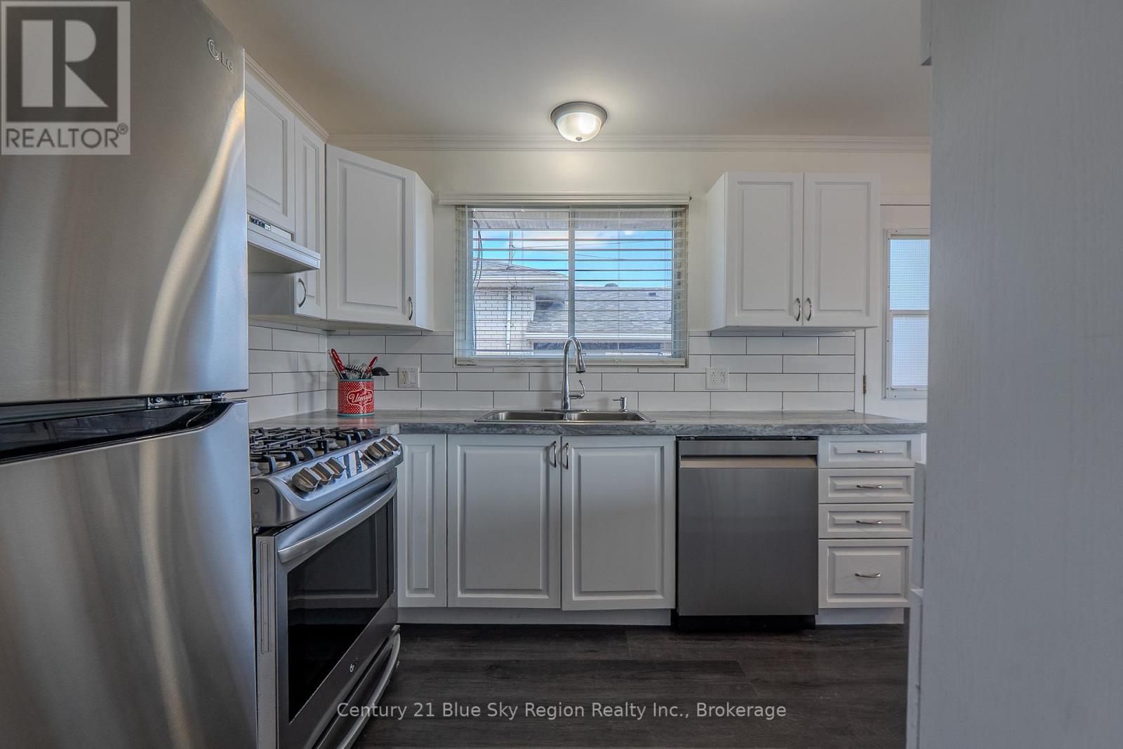 62 Strathcona Drive, North Bay, Ontario  P1A 2N1 - Photo 6 - X12537088