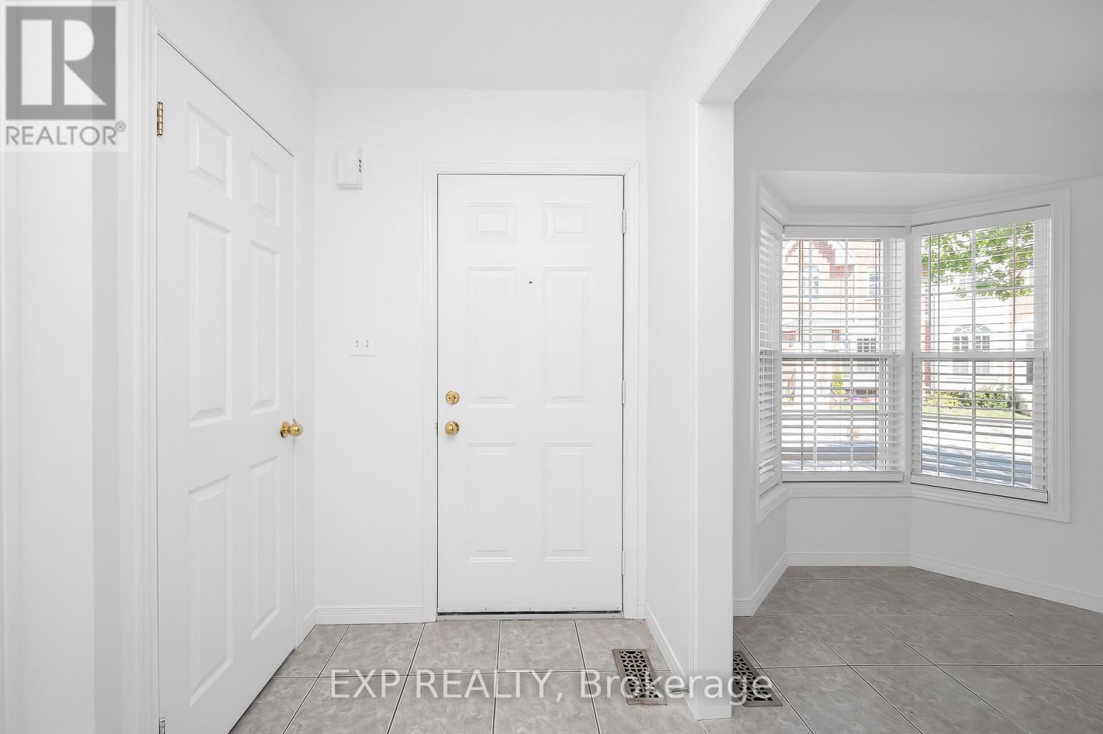 64 - 4200 Kilmer Drive, Burlington, Ontario  L7M 4Y3 - Photo 3 - W12481397