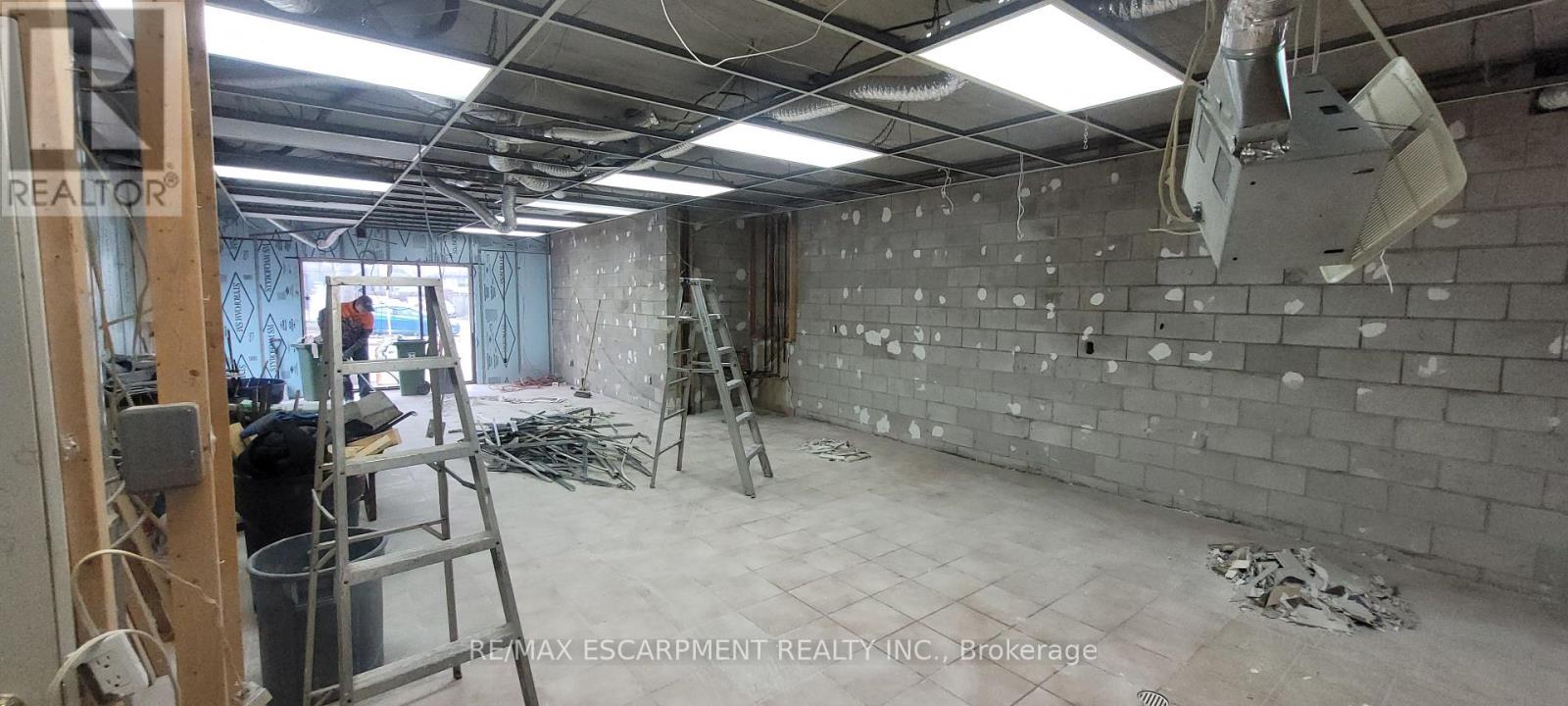 Office #1 - 120 Parkdale Avenue N, Hamilton, Ontario  L8H 5W9 - Photo 4 - X12647016