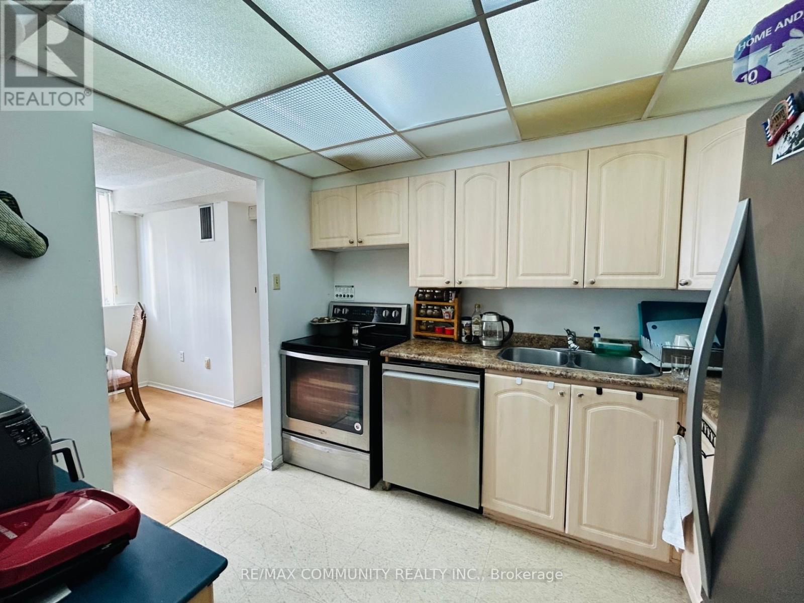 805 - 3590 Kaneff Crescent, Mississauga, Ontario  L5A 3X3 - Photo 10 - W12717066