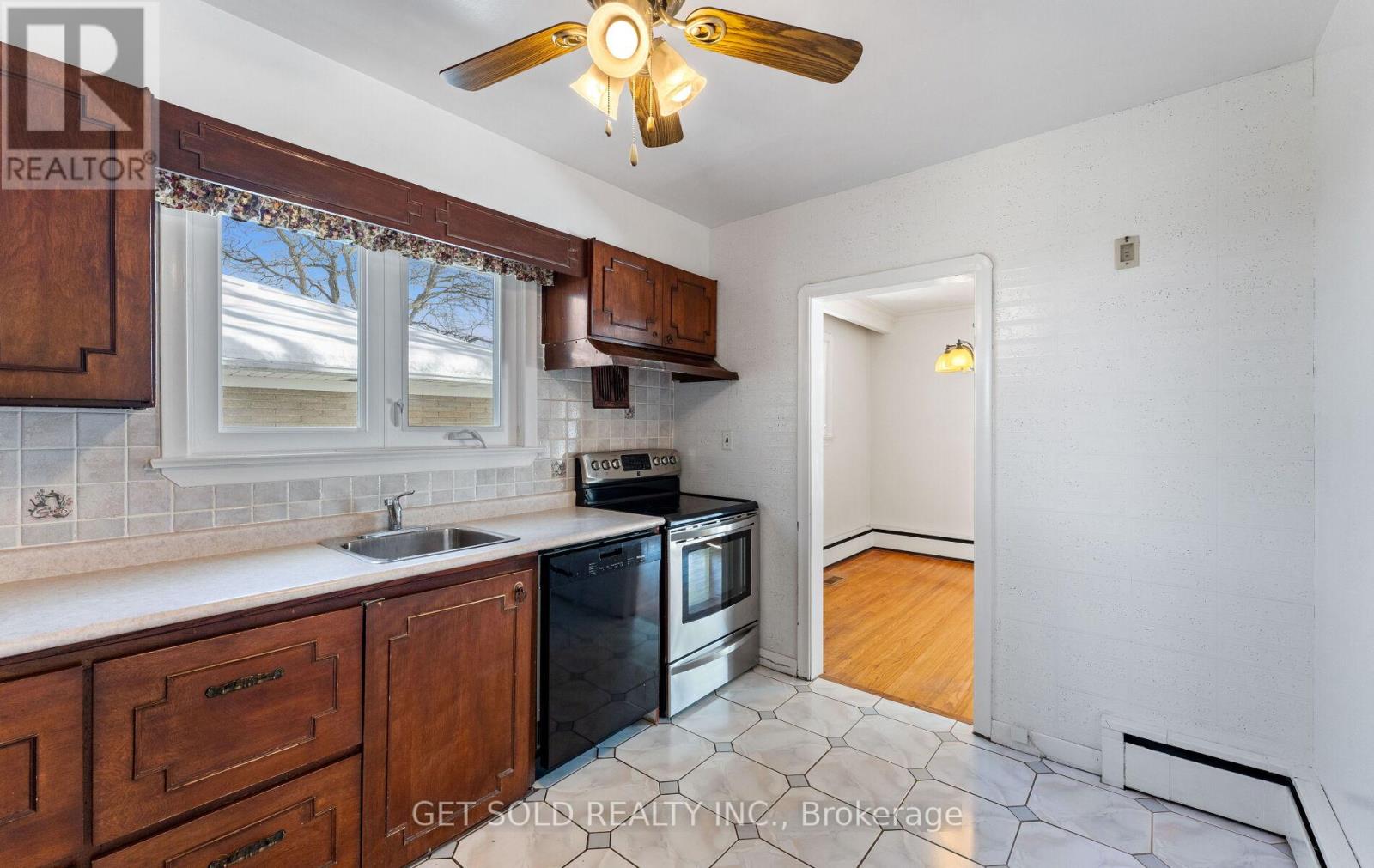 18 Hinton Road, Toronto, Ontario  M9W 2V1 - Photo 7 - W12717124