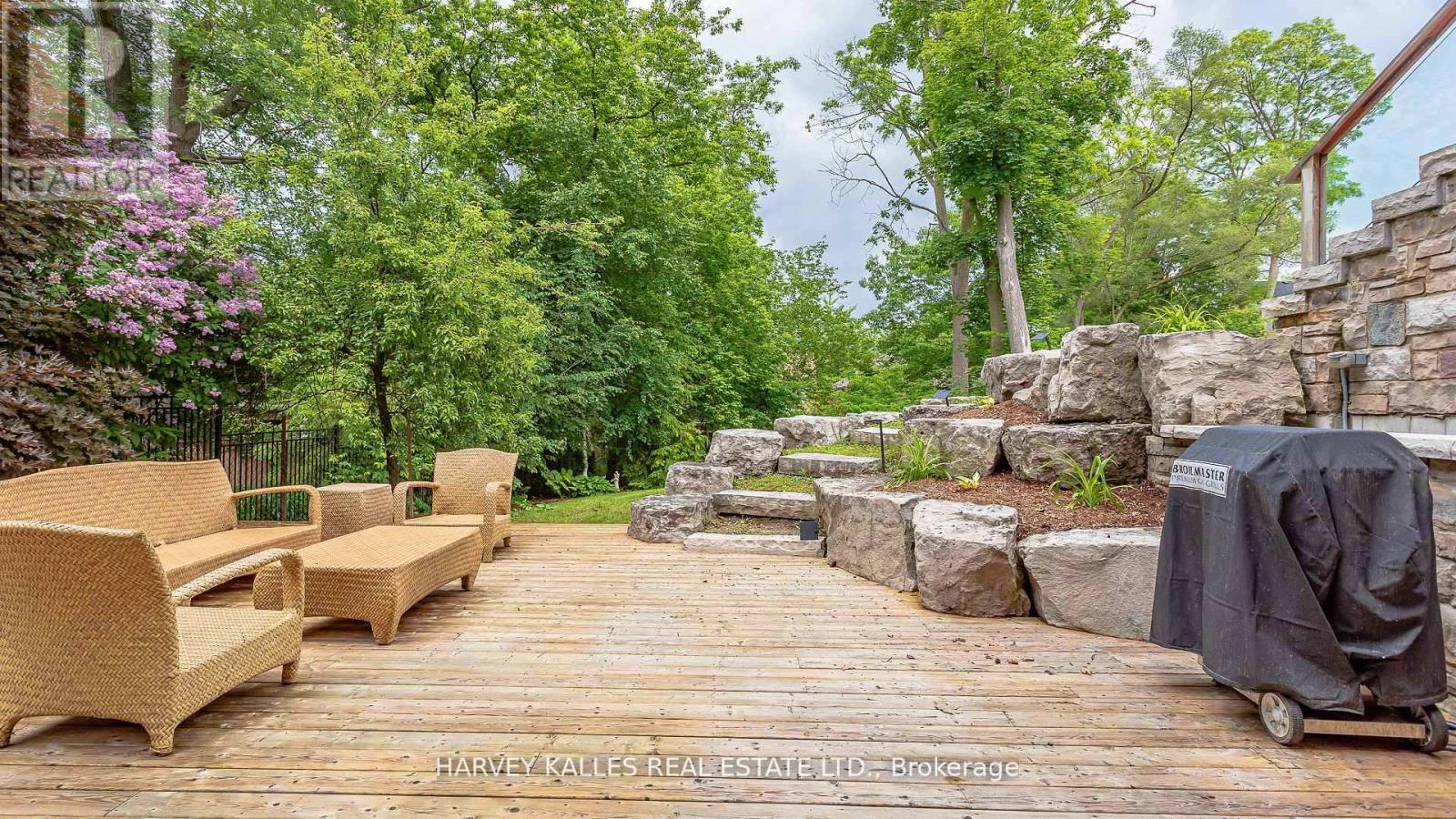 89 Kingsway Crescent, Toronto, Ontario  M8X 2R8 - Photo 37 - W12717146