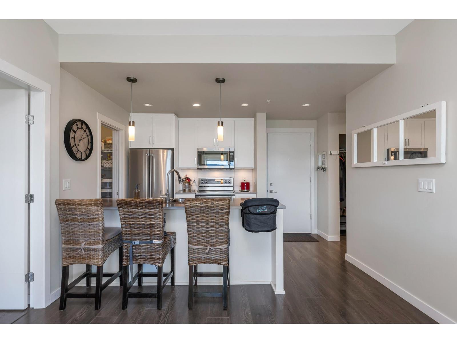 203 2242 Whatcom Road, Abbotsford, British Columbia  V3G 0B3 - Photo 5 - R3080873