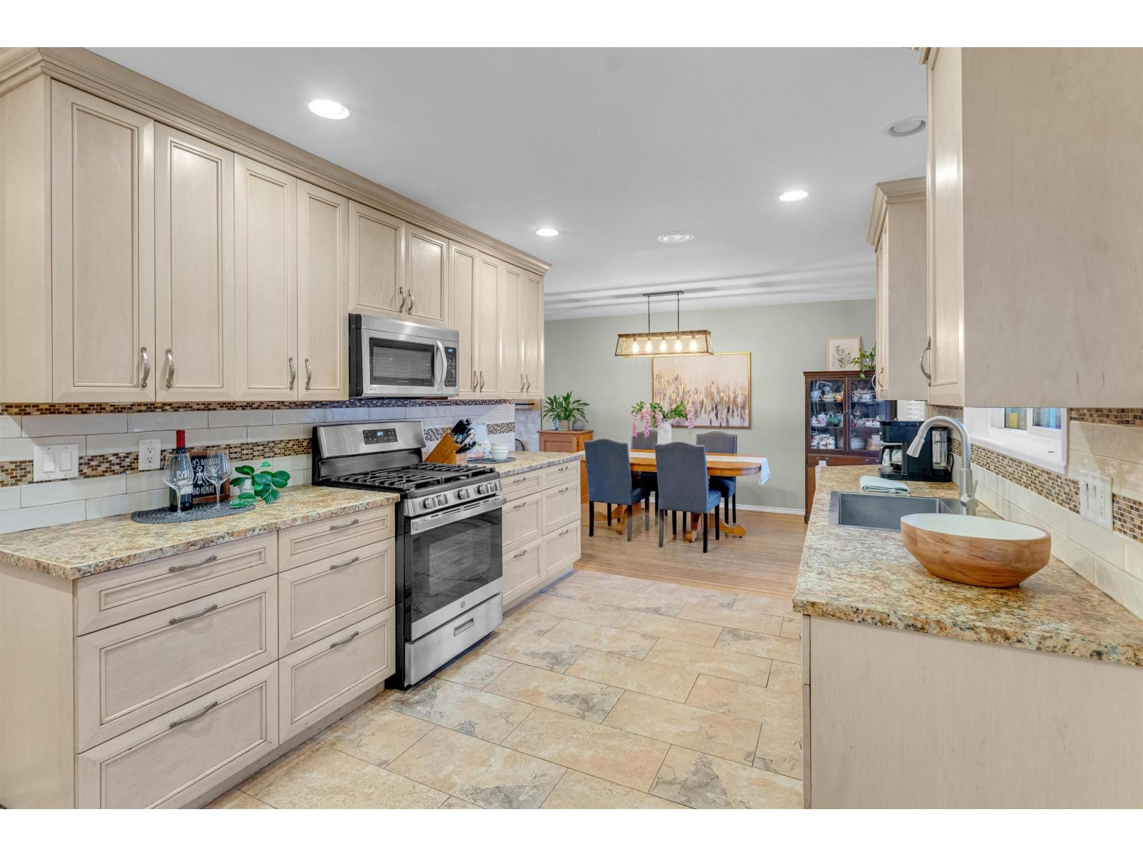 10957 Jay Crescent, Surrey, British Columbia  V3R 5B3 - Photo 8 - R3080695