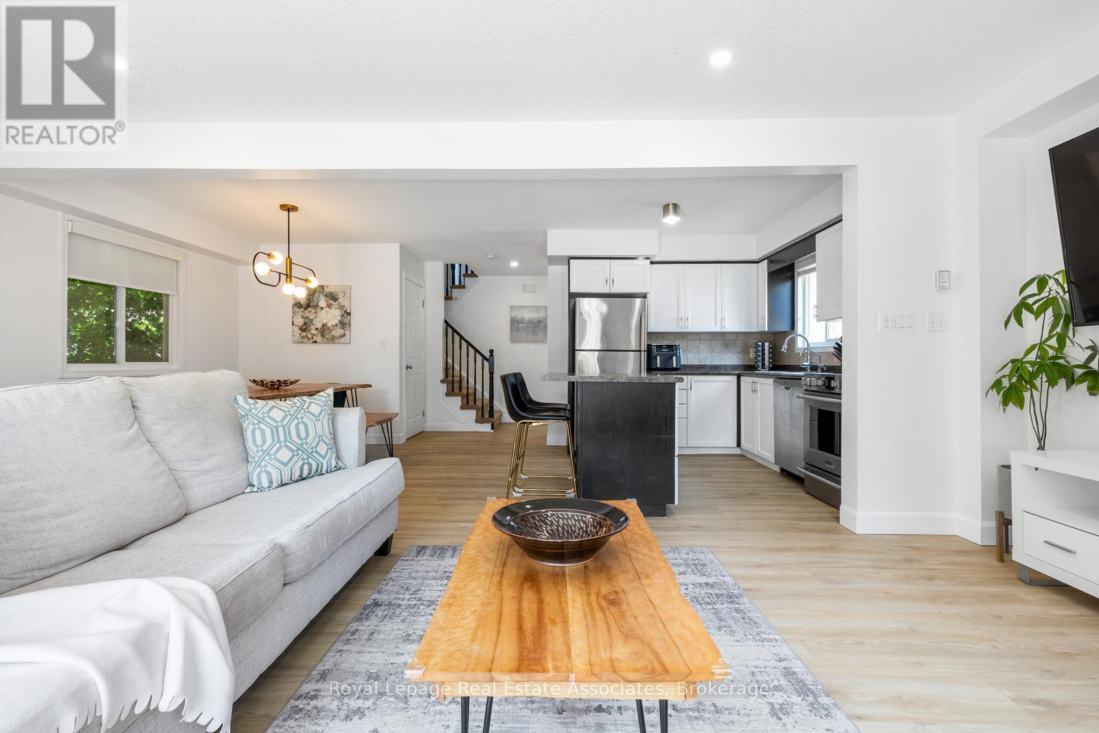 209 Sunny Meadow Court, Kitchener, Ontario  N2N 3R3 - Photo 12 - X12717136