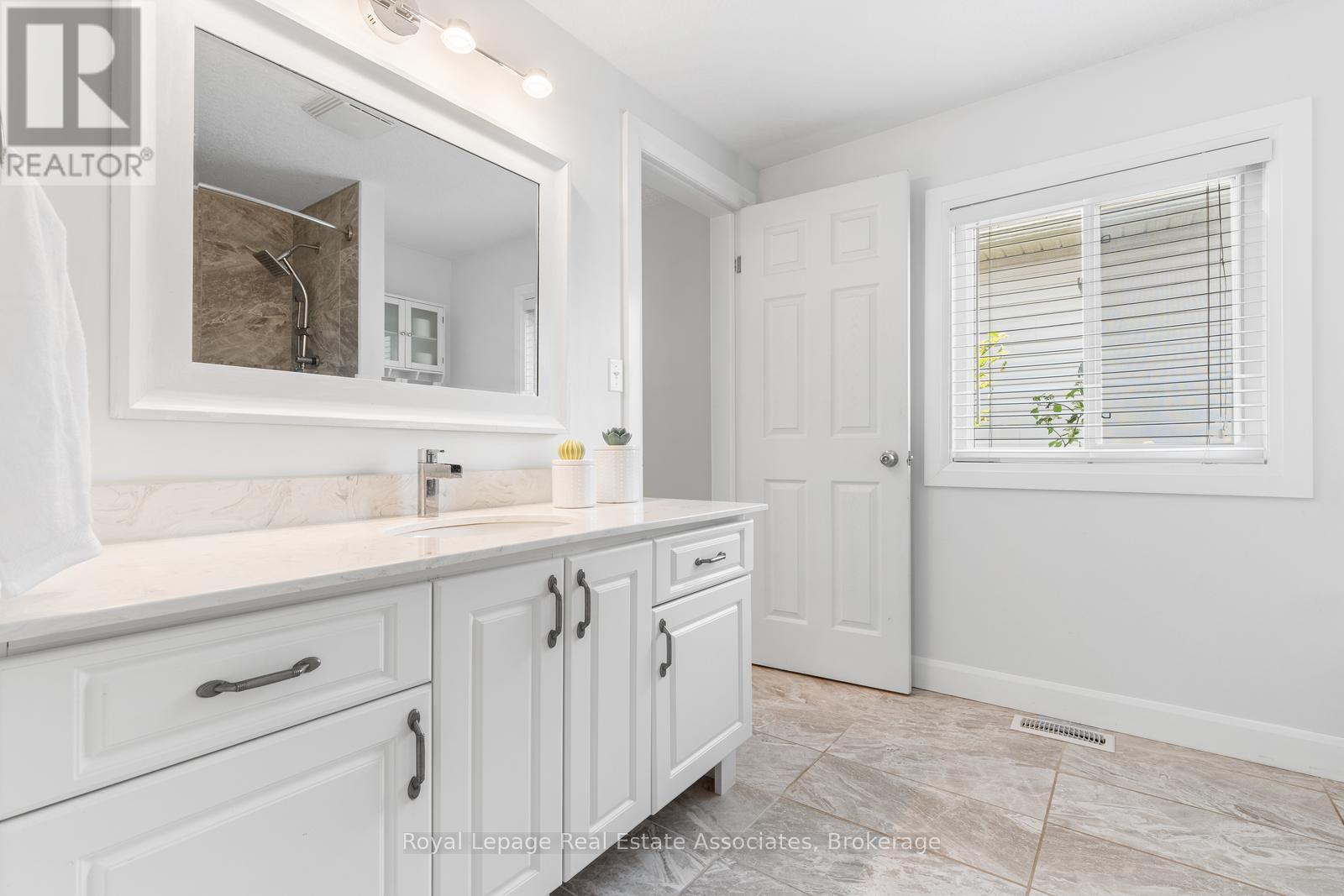 209 Sunny Meadow Court, Kitchener, Ontario  N2N 3R3 - Photo 27 - X12717136