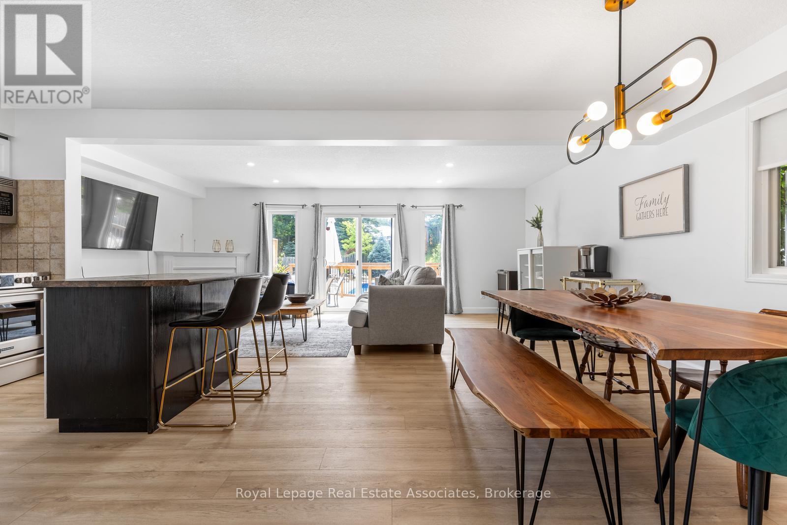 209 Sunny Meadow Court, Kitchener, Ontario  N2N 3R3 - Photo 4 - X12717136