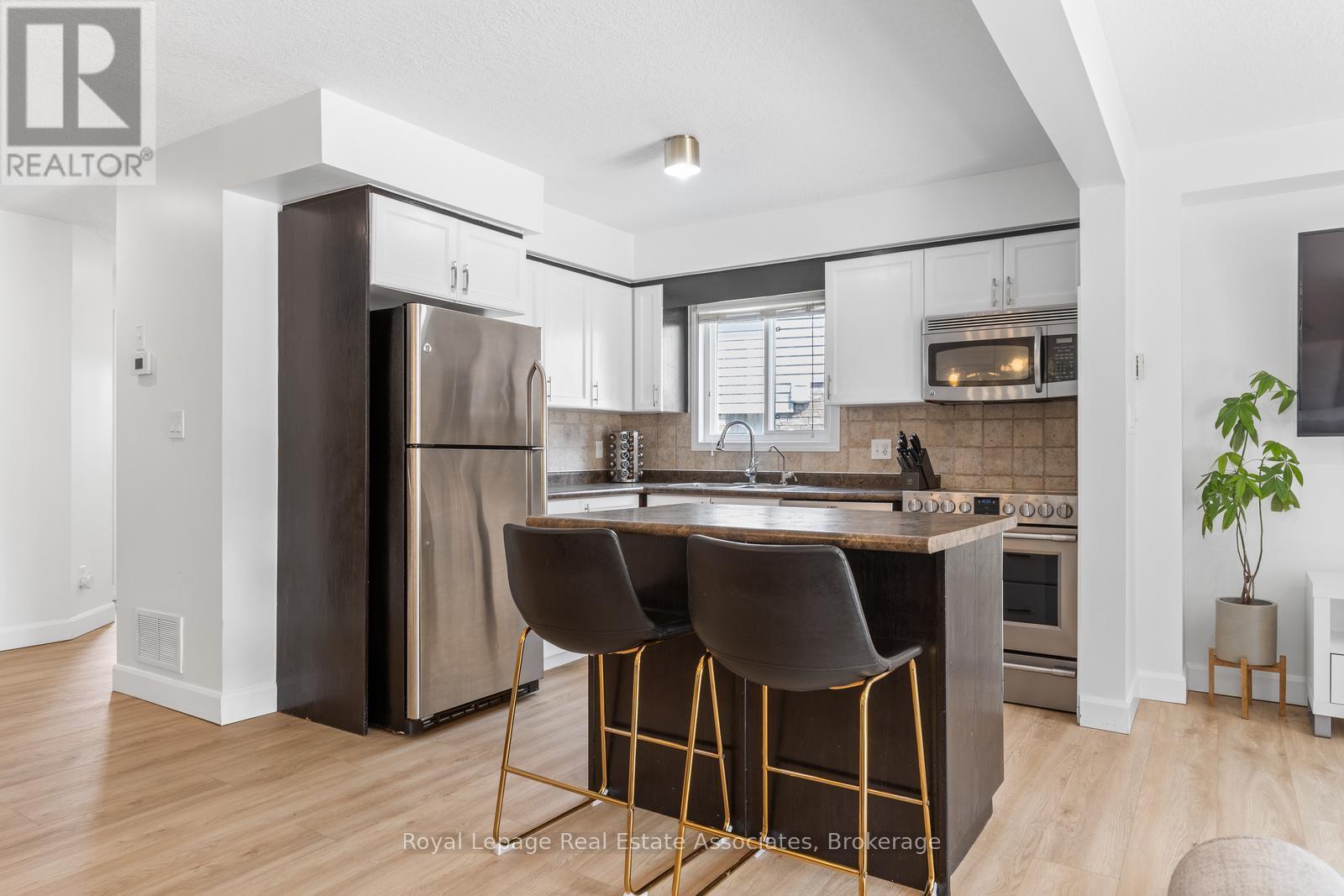 209 Sunny Meadow Court, Kitchener, Ontario  N2N 3R3 - Photo 7 - X12717136