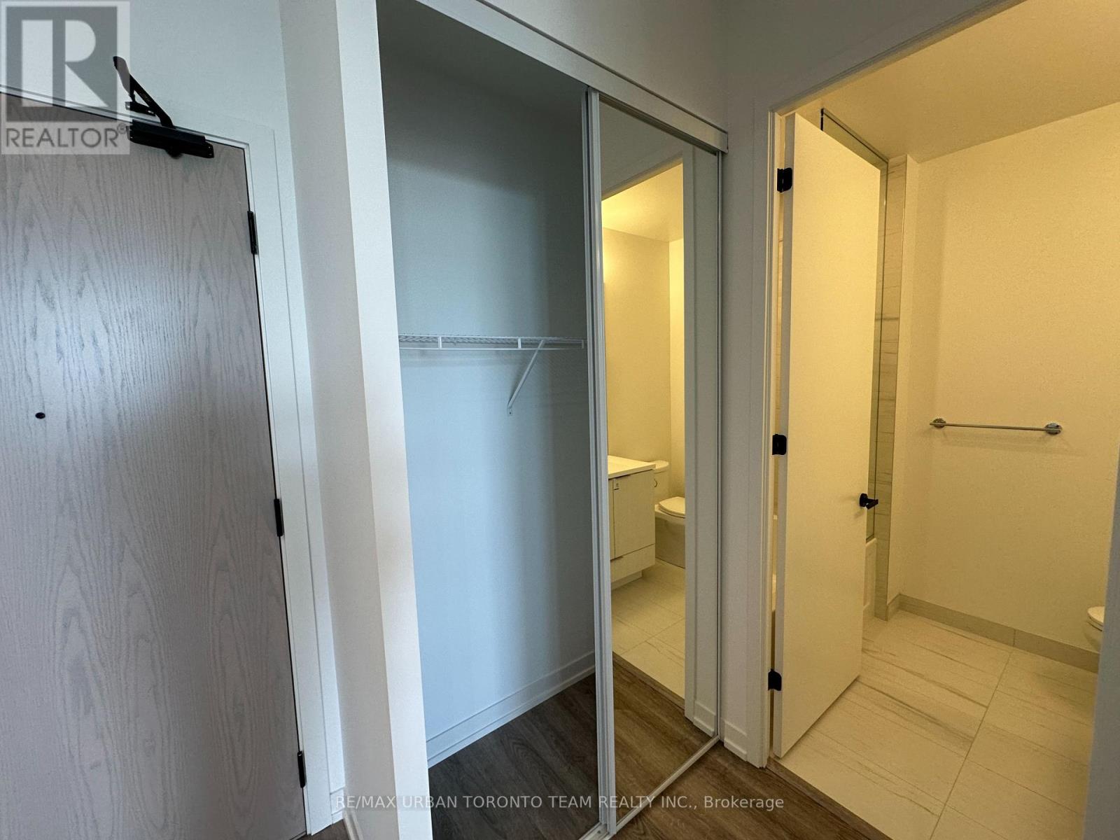 3702 - 8 Interchange Way, Vaughan, Ontario  L4K 5Z7 - Photo 8 - N12595668