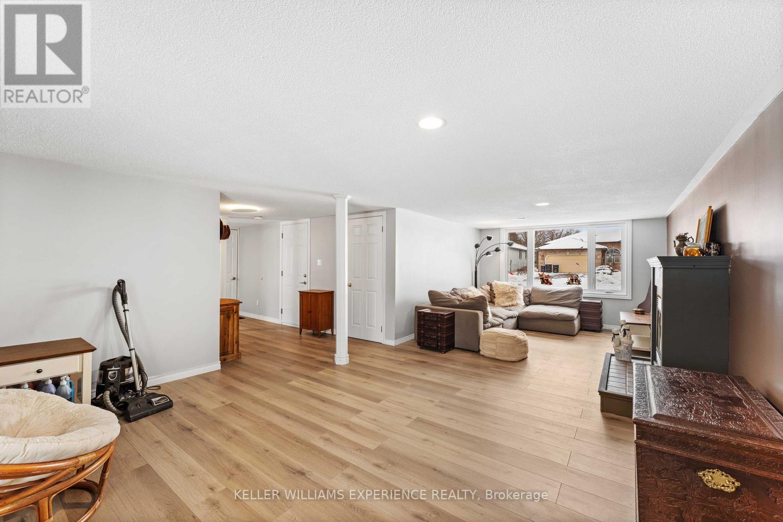 12 Riverdale Drive, Wasaga Beach, Ontario  L9Z 1E9 - Photo 11 - S12594812