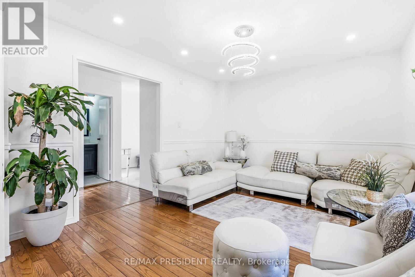 6593 Edenwood Drive, Mississauga, Ontario  L5N 3E9 - Photo 11 - W12578094