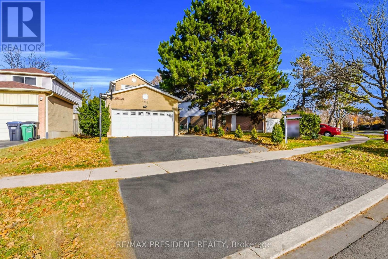 6593 Edenwood Drive, Mississauga, Ontario  L5N 3E9 - Photo 3 - W12578094