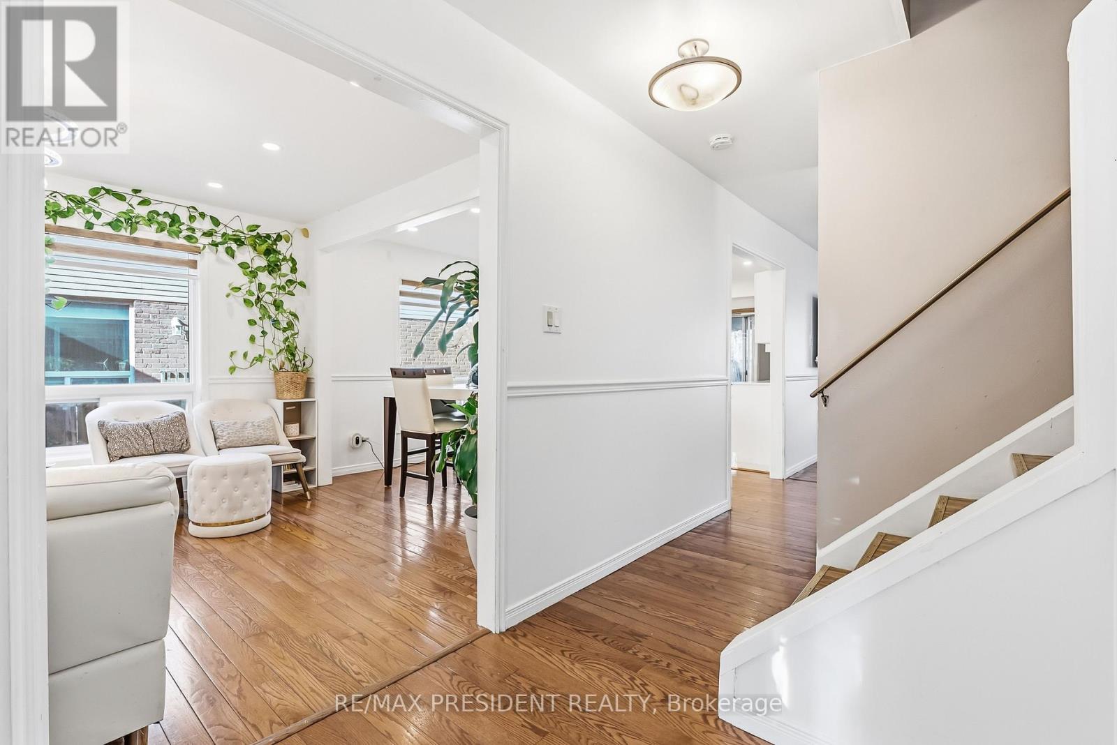 6593 Edenwood Drive, Mississauga, Ontario  L5N 3E9 - Photo 8 - W12578094