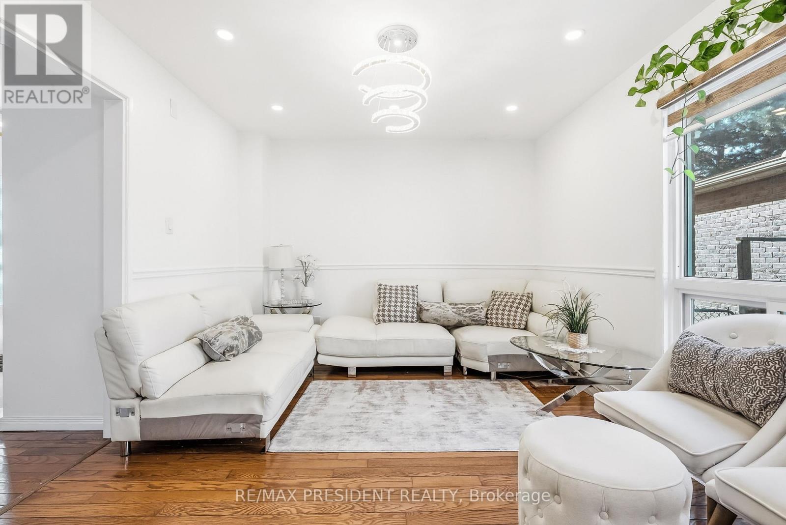 6593 Edenwood Drive, Mississauga, Ontario  L5N 3E9 - Photo 10 - W12578094