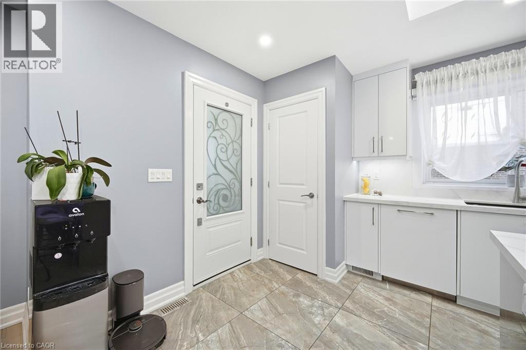 30 Coules Court, Toronto, Ontario  M8W 2N9 - Photo 9 - 40800054