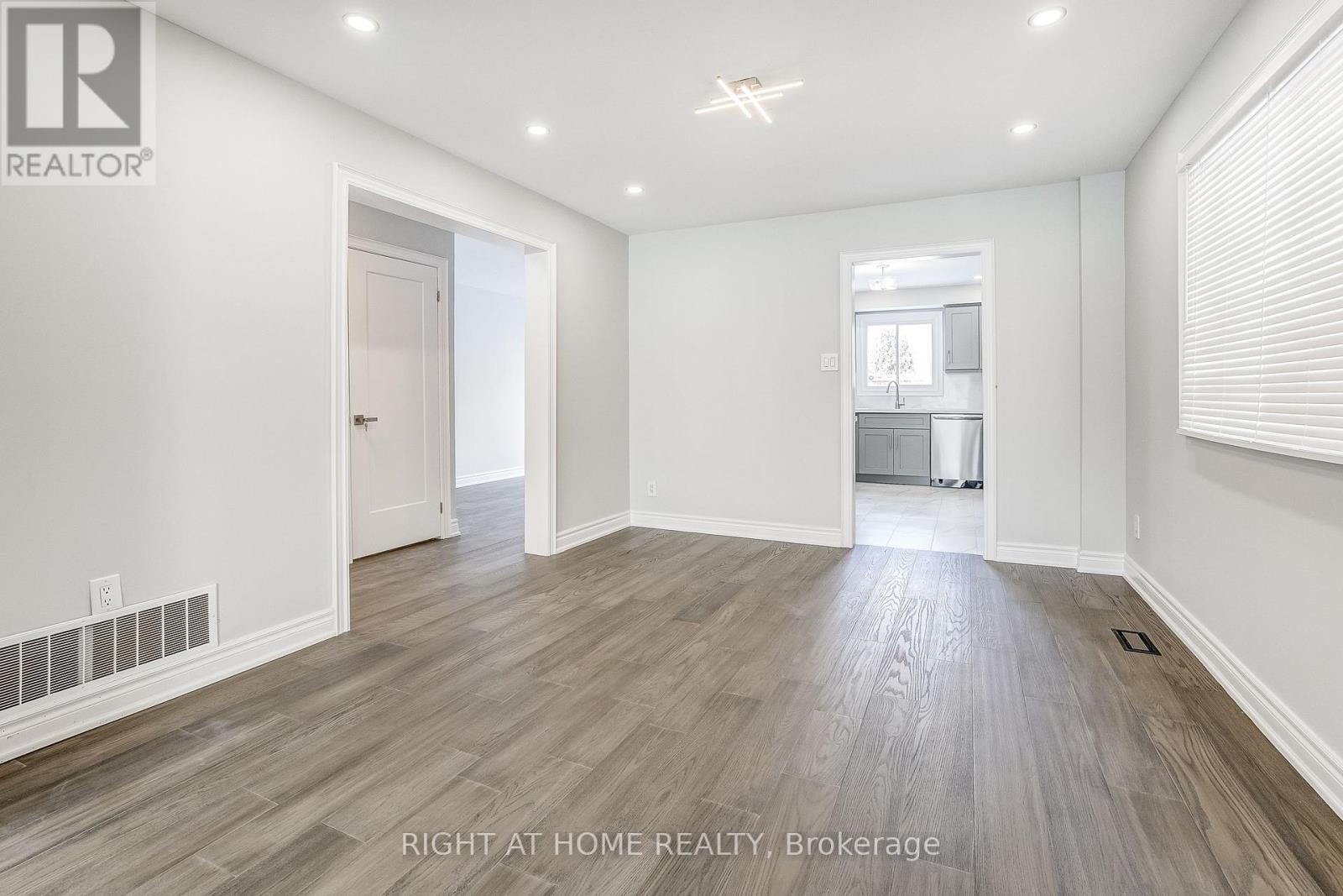 1527 Princelea Place, Mississauga, Ontario  L5M 3N9 - Photo 8 - W12705044