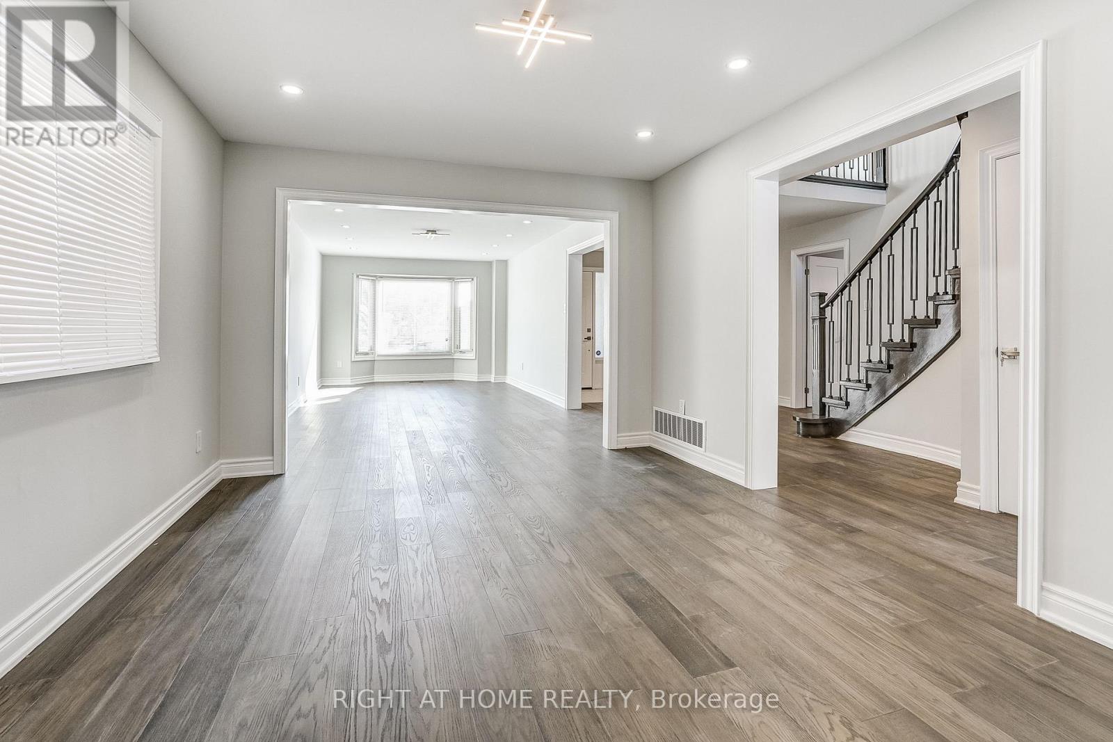 1527 Princelea Place, Mississauga, Ontario  L5M 3N9 - Photo 9 - W12705044