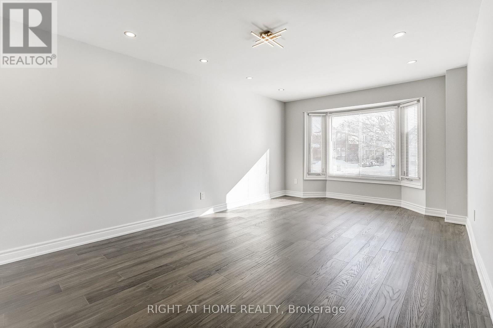 1527 Princelea Place, Mississauga, Ontario  L5M 3N9 - Photo 6 - W12705044