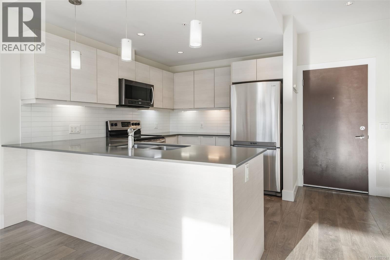 110 3815 Rowland Ave, Saanich, British Columbia  V8Z 0E1 - Photo 10 - 1023561