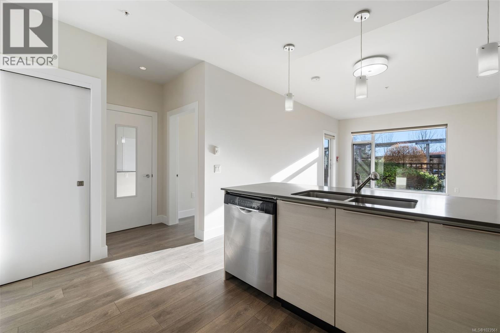 110 3815 Rowland Ave, Saanich, British Columbia  V8Z 0E1 - Photo 9 - 1023561