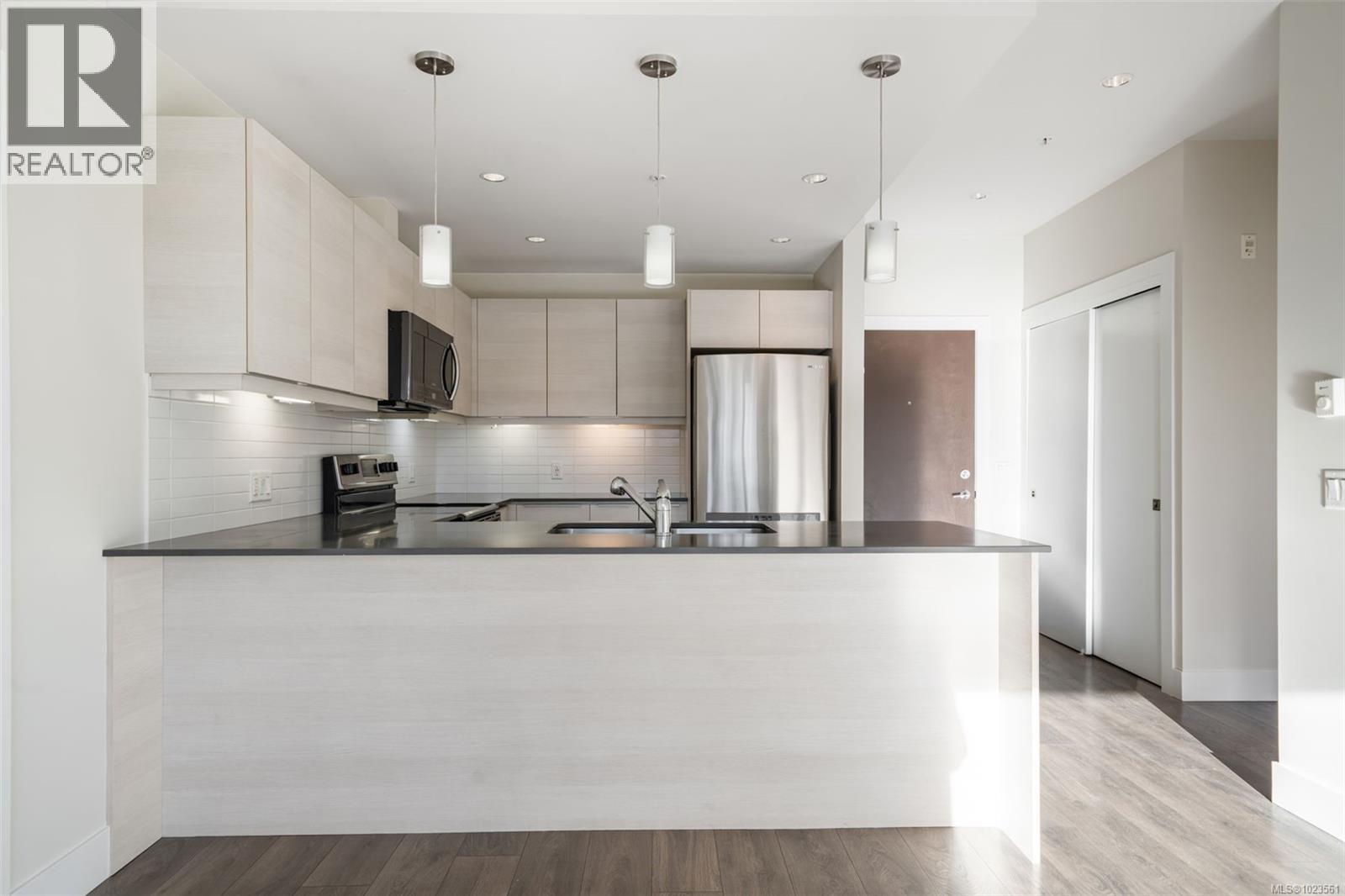 110 3815 Rowland Ave, Saanich, British Columbia  V8Z 0E1 - Photo 7 - 1023561