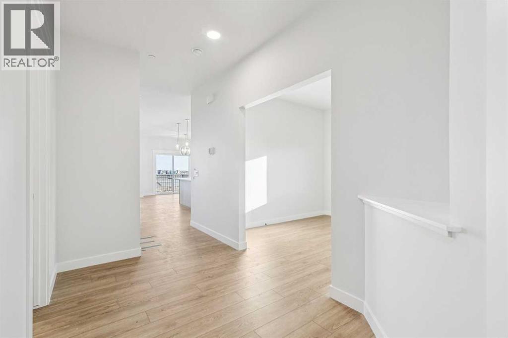 418 Hotchkiss Manor Se, Calgary, Alberta  T3S 0J9 - Photo 4 - A2270039