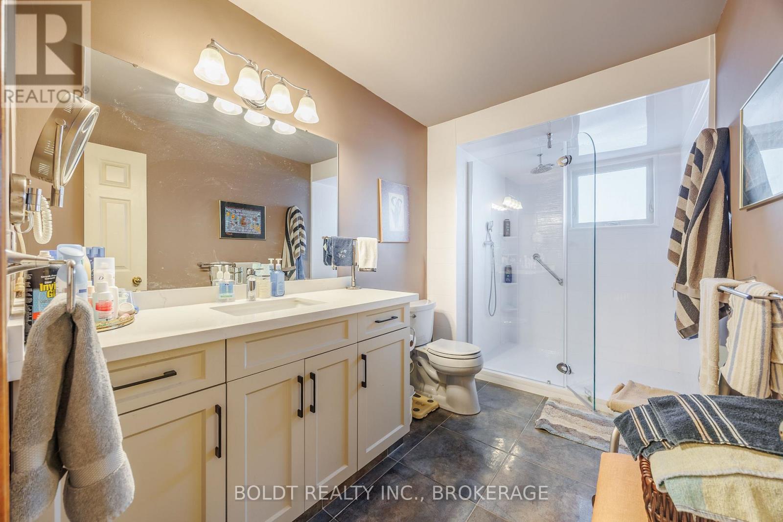 6 Stephenson Court, Thorold, Ontario  L2V 4Y8 - Photo 17 - X12717218