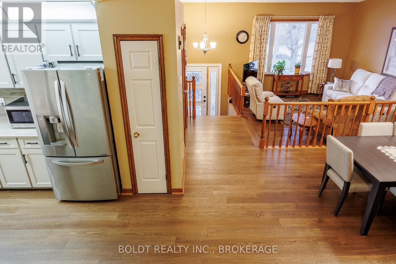 6 Stephenson Court, Thorold, Ontario  L2V 4Y8 - Photo 3 - X12717218