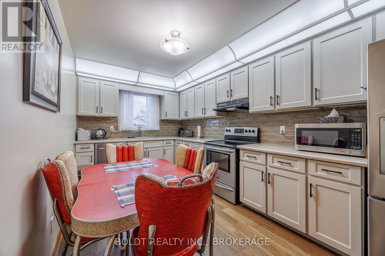 6 Stephenson Court, Thorold, Ontario  L2V 4Y8 - Photo 9 - X12717218