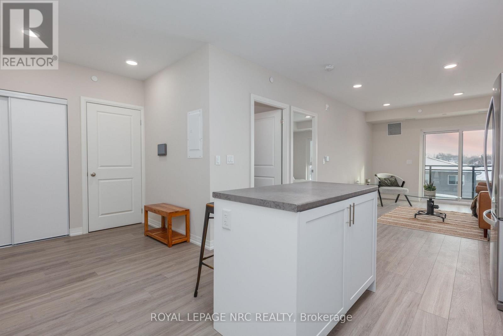 203 - 50 Herrick Avenue, St. Catharines, Ontario  L2P 2T9 - Photo 2 - X12717356