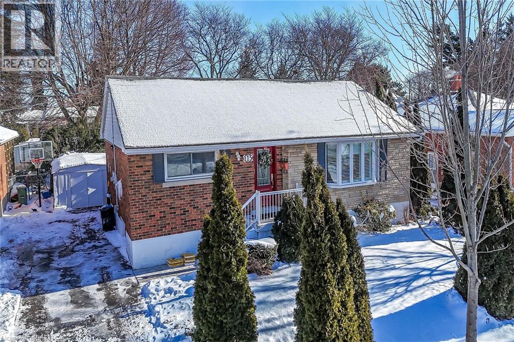 <div class="slider-price">$699,900</div><p>115 Kings Forest Drive, Hamilton, Ontario</p>