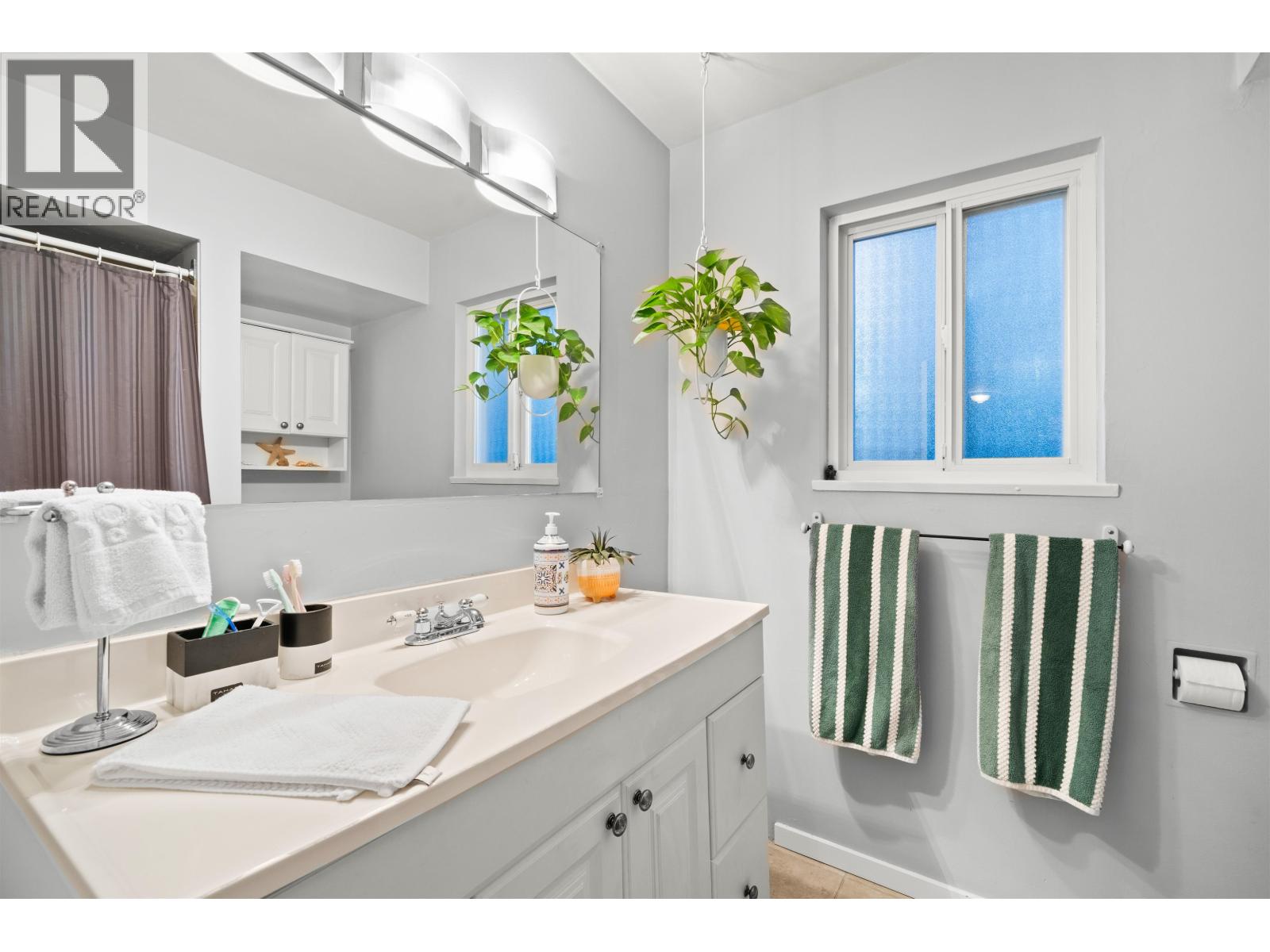 3949 Sefton Street, Port Coquitlam, British Columbia  V3B 3S2 - Photo 11 - R3067830